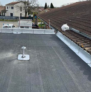 Etanchéité Bitumeuse , membrane pvc , résine circulable